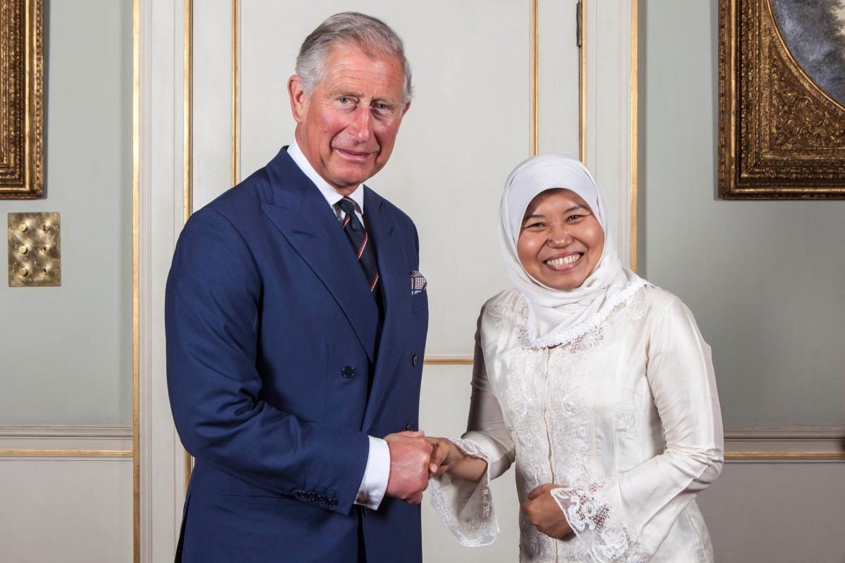 Ms. Tri Mumpuni receiving international recognition